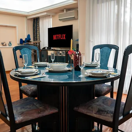 Apartament Favorite Family & Dining Gem In