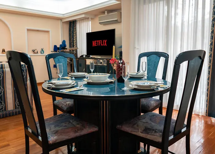 Lägenhet Favorite Family & Dining Gem In